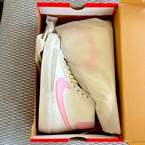 NWT Nike Blazer Mid ‘77 (GS) Pink 6.5Y UK 6